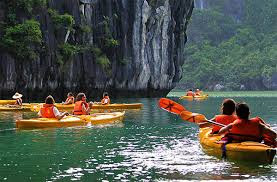 chèo Kayak trên vịnh Hạ Long