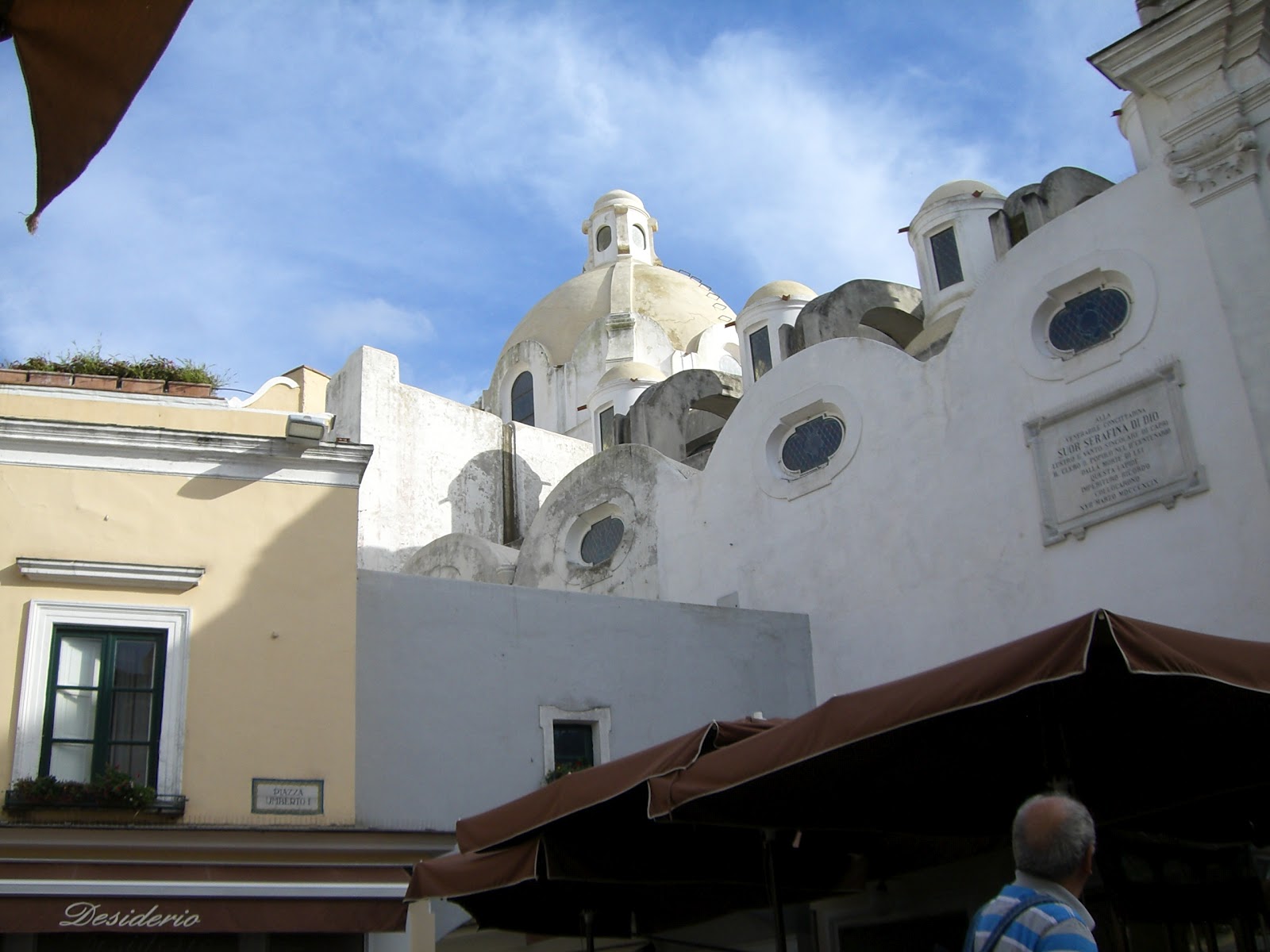 Lush front gardens along Via V. Emanuele