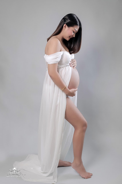 Cyra Pano Maternity Portrait #erreesphotography #erreesstudio #viganstudio #viganphotographer #abrastudio #abraphotographer #manilaphotographer #portrait #studioportrait #maternityportrait #maternity