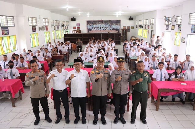 Kapolres Sergai AKBP Dr Ali Machfud beri Motivasi di SMAN 1 Perbaungan