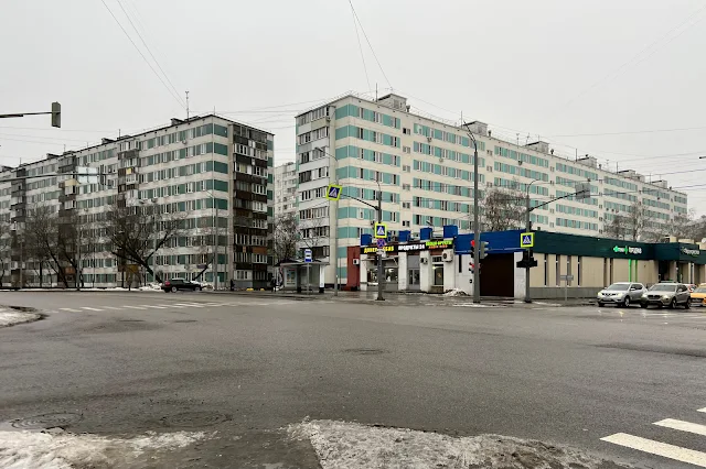 Совхозная улица, Краснодонская улица, жилые дома 1974 года постройки, торговый центр 1980 года постройки