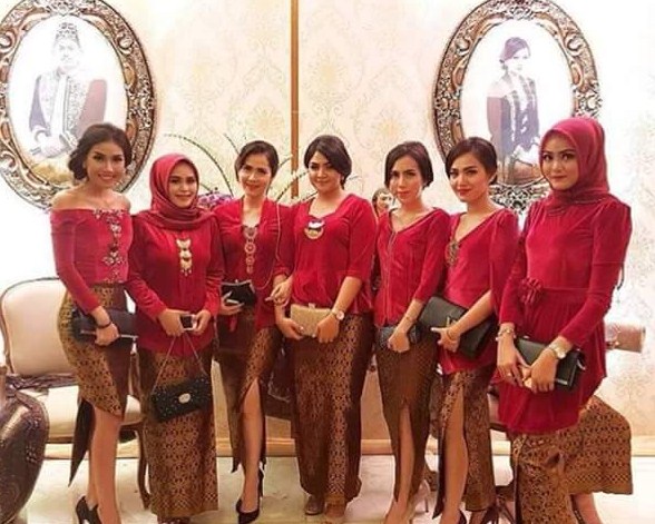 Trend Baju Muslim Kebaya Modern Kombinasi Batik untuk 