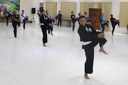 Budhi Achmadi Dukung Pembinaan Generasi Muda Papua Kenal Pencak Silat di Lanud Silas Papare