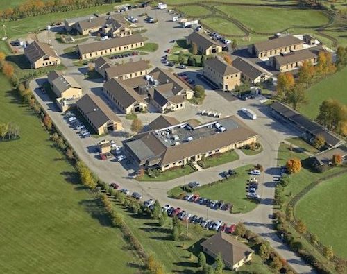 Rood & Riddle Equine Hospital, located outside Lexington, Kentucky, resembles a college campus from the air. The facilities fill 24 acres and include a podiatry clinic equipped for diagnostic and treatment services, a technical fabrication center for shoe and prosthetic assembly, and a signature classic forge built of limestone masonry.