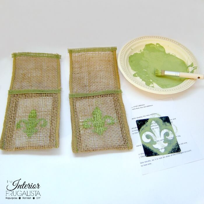 These handy reusable Burlap Ribbon Flatware Pockets with French Country Style are easy-sew OR no-sew DIY silverware pouches for dinner parties.