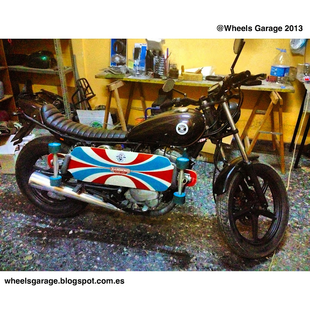 Longboard motorcycle rack - Honda CB 250 "Cheap Tracker" - Wheels Garage 