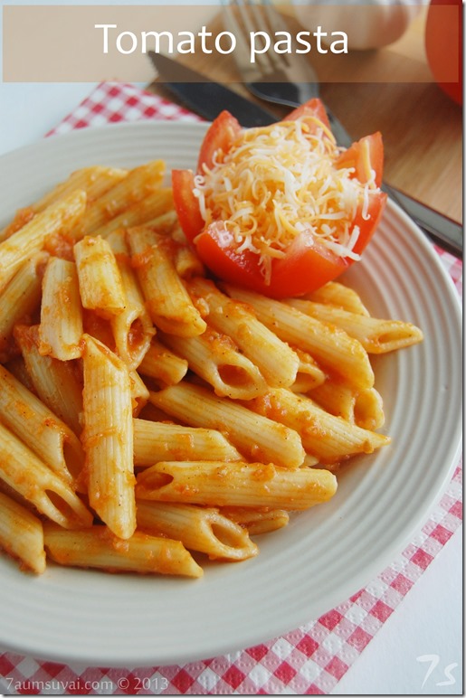 Penne pasta with tomato sauce