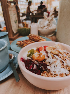 Tava de fruta e granola