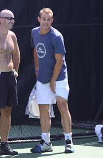 Photo of Roddick scratching his itchy balls