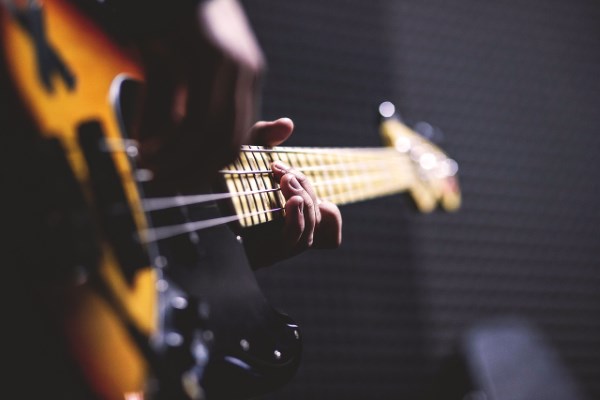 5 Cara Stem Gitar dengan Aplikasi untuk Pemula