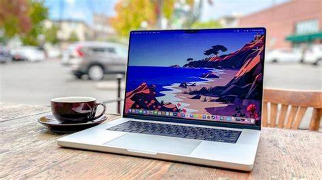 Apple MacBook Pro (16-inch, M2, 2023)