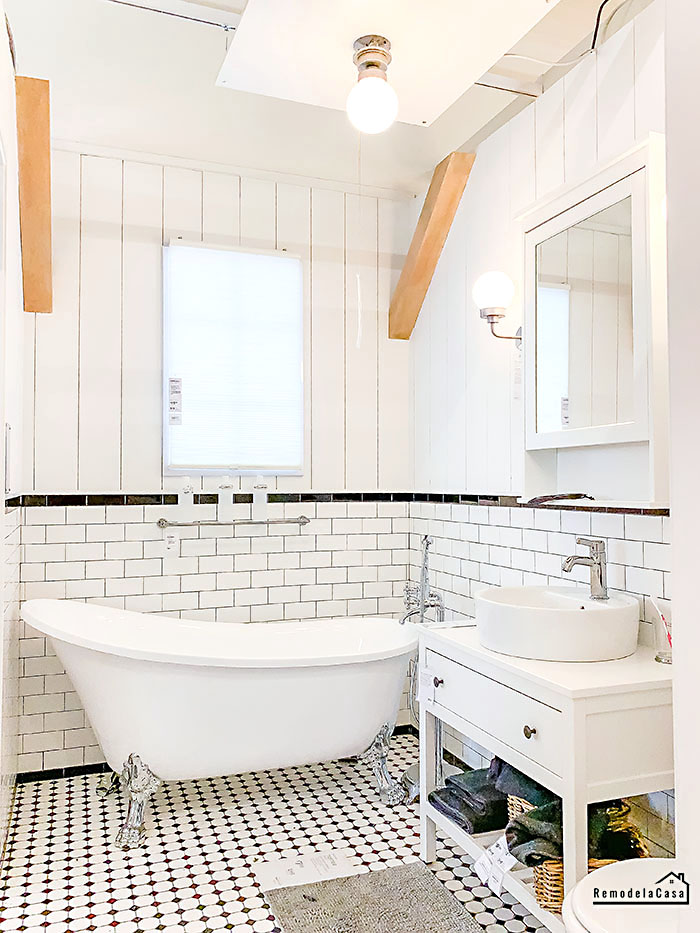 Farmhouse white bathroom