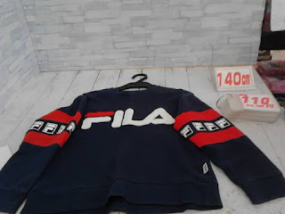 中古品　子供服　１４０㎝　FILA　ネイビー　プルオーバー　１１０円