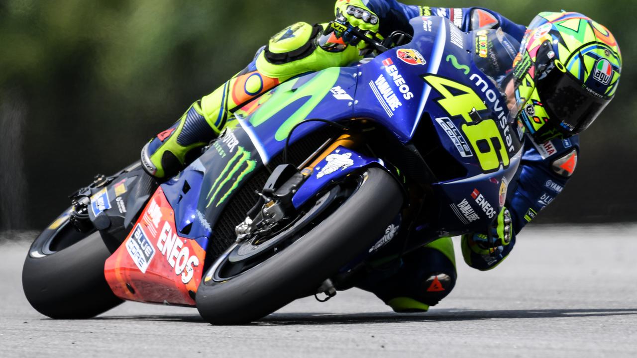 Gambar Lucu Valentino Rossi Menendang Marquez Update Status