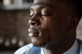 Man cries after eating meal cooked by girlfriend for 15,000 naira