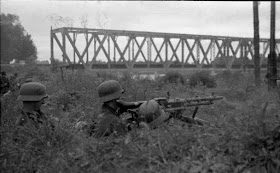 German troops with a MG-34 operating across the Dnepr River 2 September 1941 worldwartwo.filminspector.com