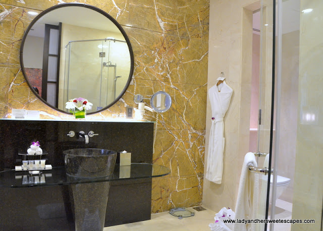 Al Raha Beach Hotel bathroom