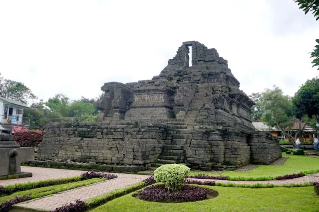 Tersembunyi di antara hijaunya perbukitan Tumpang, Kabupaten Malang, berdiri sebuah peninggalan purbakala yang menyimpan misteri, makna spiritual, dan narasi kebesaran leluhur Jawa Timur. Dialah Candi Jago, situs keagamaan yang menjadi penanda transformasi besar antara Hindu-Buddha dan menjadi ruang hening perenungan di masa keemasan Singhasari.