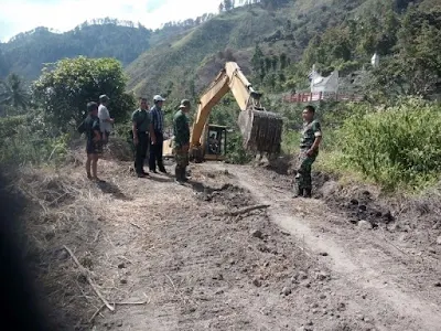 Dandim 0207/Simalungun, Letkol Inf Oni Kristiyono Goendong,SH  melihat secara langsung pelaksanaan TMMD Ke-97 di Haranggaol