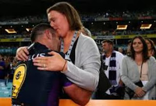 Cameron Smith Hugs Wife Barbara Johnson After Game 