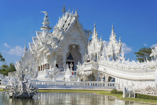 kuil white temple sebuah maha karya seniman nyentrik thailand