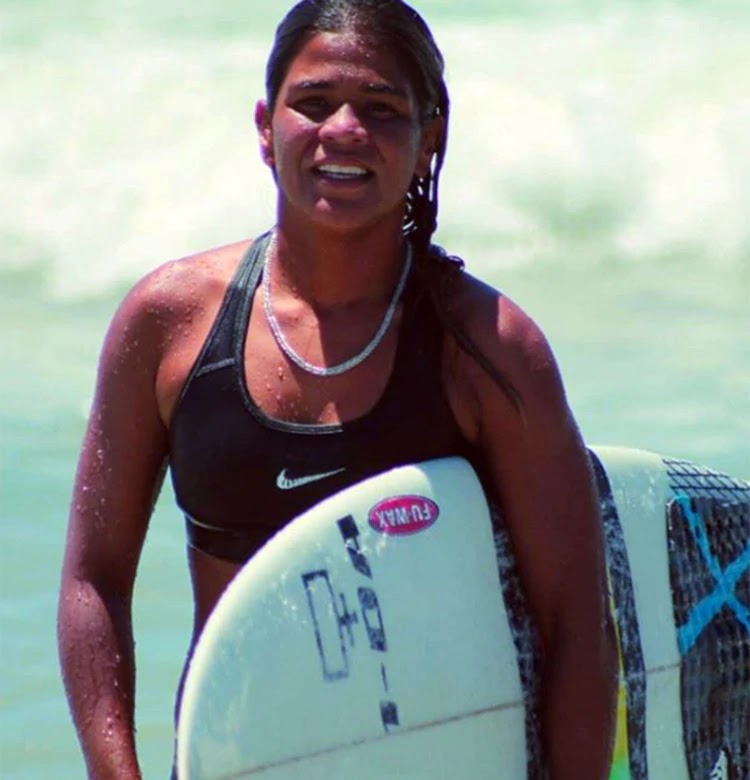 MUNDO: Surfista brasileña de 23 años murió tras ser alcanzados por un rayo.