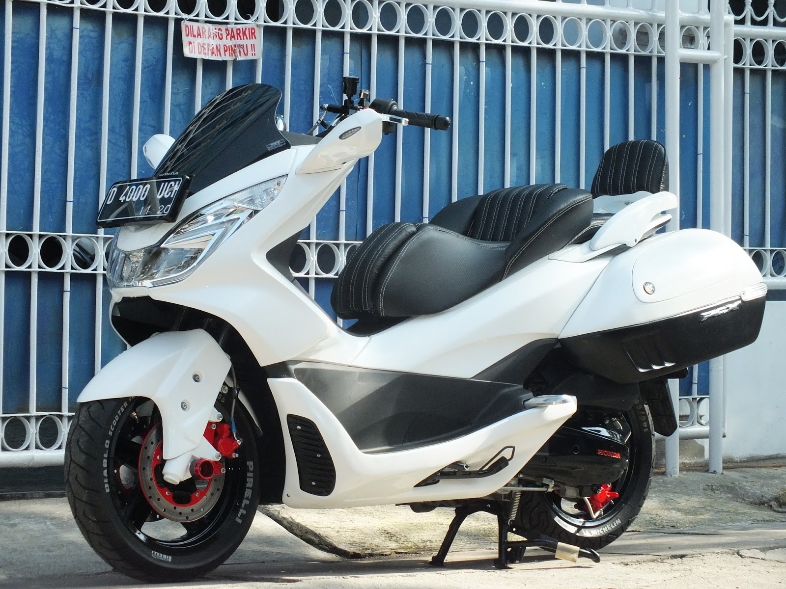 Ngecat MOTOR HONDA PCX ALL NEW CUSTOM CAT PUTIH MUTIARA HITAM