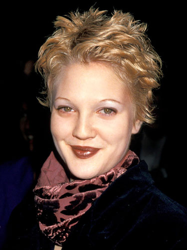 drew barrymore short hair. (Bleached) short hair. Thin brows. Dark lipstick. à la Drew.