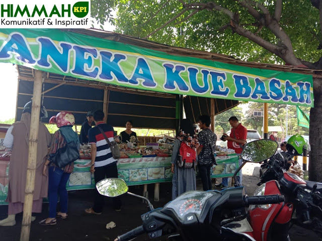 Warung Kue Bak Iis, Rame Pembeli. Senjatanya Ramah