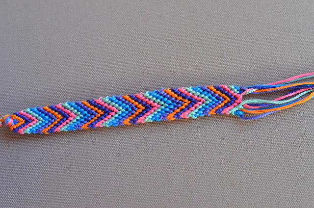 How to make an easy string bracelet