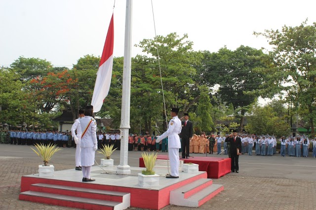 UPACARA MEMPERINGATI  HARI PAHLAWAN 10 NOPEMBER 2015