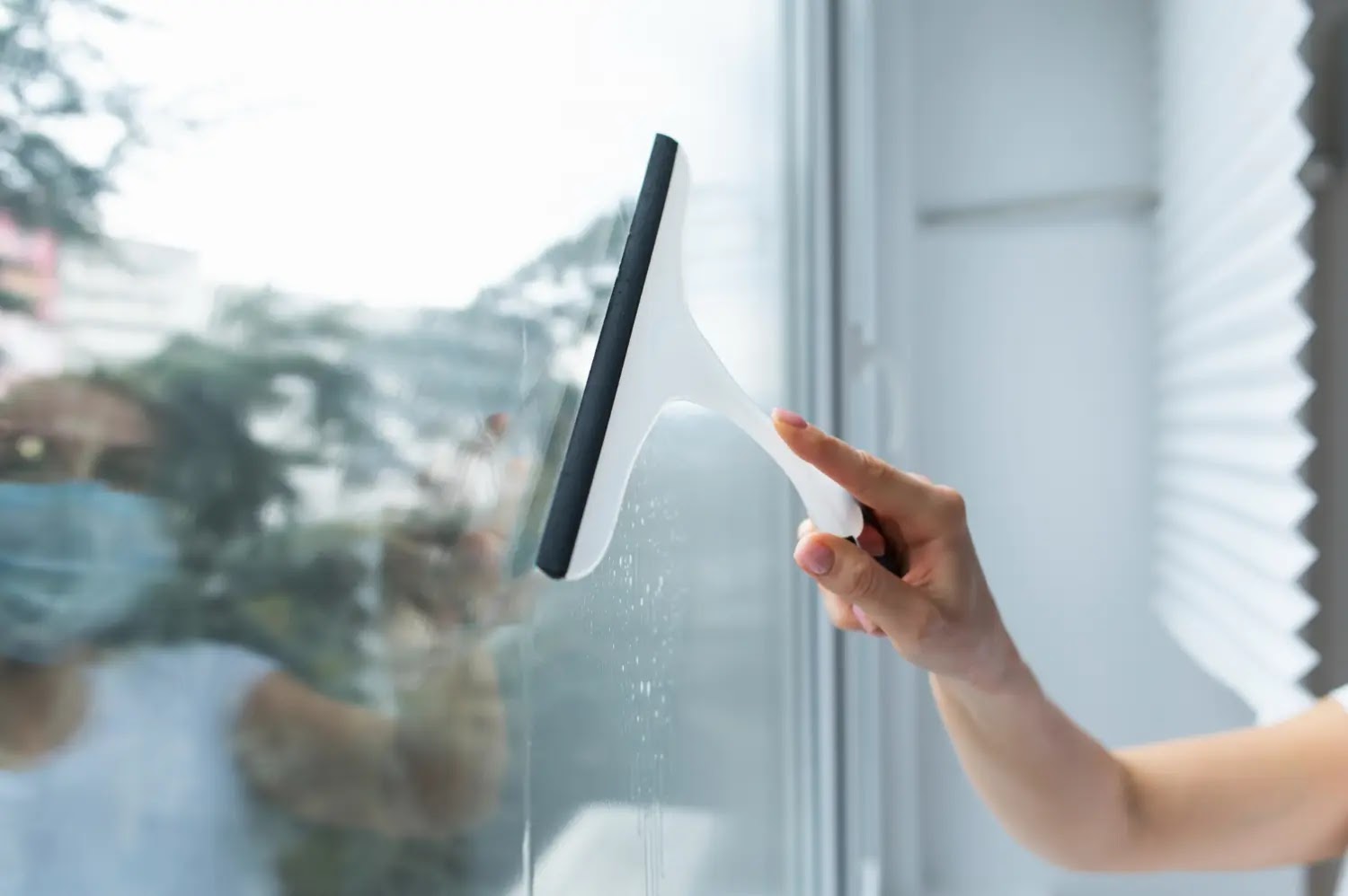 Super limpieza: Método infalible para limpiar cristales de ventanas y duchas
