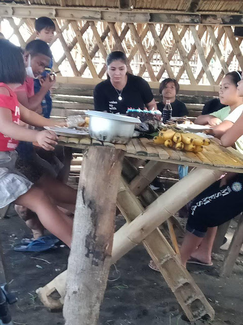 Photos of Angel Locsin sharing meals with a poor family in Quezon and backriding a tricycle go viral