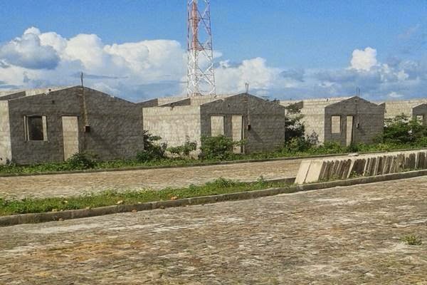 Moradores denunciam atraso na conclusão da obra de conjunto habitacional em Cocal dos Alves