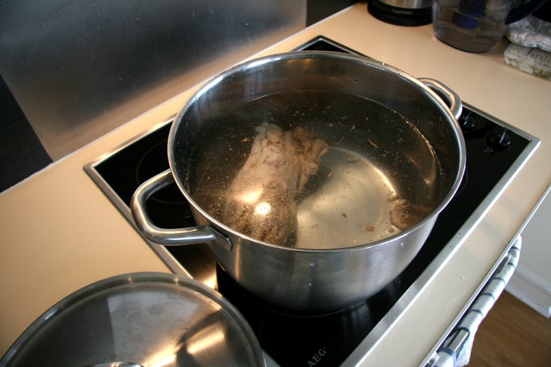 :: SIMPLE BASIC CHICKEN STOCK RECIPE