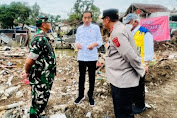 Presiden Jokowi Minta TNI-Polri Bantu Warga Bersihkan Puing Rumah Cianjur   