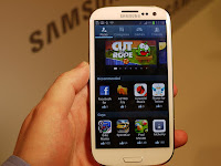 harga samsung galaxy S III, spesifikasi dan fitur hp galaxy s3, kehebatan handphone galaxy s III di genggaman tangan, kelebihan dan kelemahan Galaxy S 3 warna