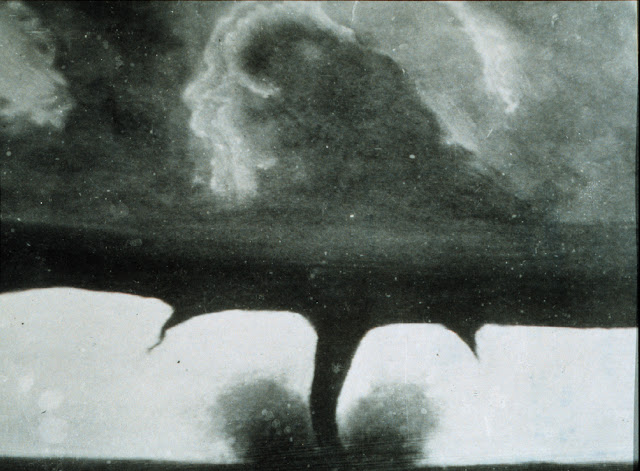 La primera fotografía de un tornado - 1884