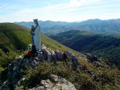 by E.V.Pita....St. James Way: from St Jean Pied de Port to Roncesvalles / por E.V.Pita.... El Camino Francés por los Pirineos a Roncesvalles / por E.V.Pita.... O Camiño por Roncesvalles