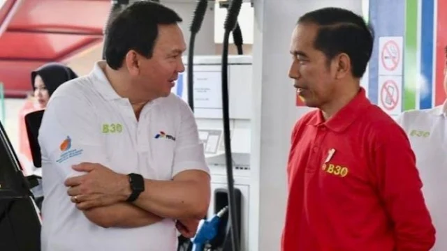 Foto: Jokowi dan Ahok. Jokowi Disomasi karena Harga BBM Tidak Turun.