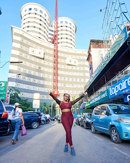 Popular Singer Yemi Alade Spotted in the Streets if Nairobi