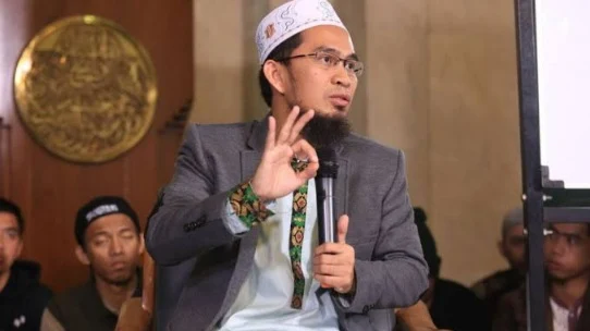 Ustadz Adi Hidayat Berikan 2 Solusi Bagi Polemik Logo Halal, Pakai Logo yang Lama Lebih Informatif