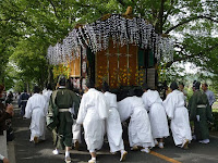 御所車を押して上賀茂神社へ向かった