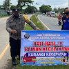 INILAH, Kepedulian Kasat Lantas Polres Pangkep Untuk Pengemudi  Jalan Trans Sulawesi