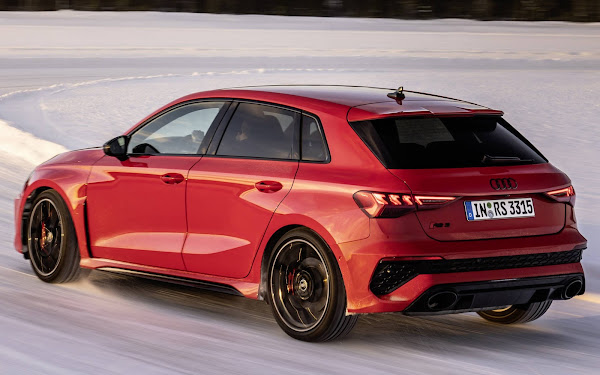 Novo Audi RS3 2022 permite condução com tração traseira e drift