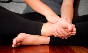 Massage is one of the affordable, effective and simple methods for eliminating leg swelling. With its help, pressure is created on the affected area, with the help of which muscles relax and blood circulation improves. Also, massage helps to eliminate excess fluid in the tissues, which causes swelling.