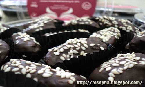 Resep Kue Ramadhan : Kurma Cokelat Kacang Mede