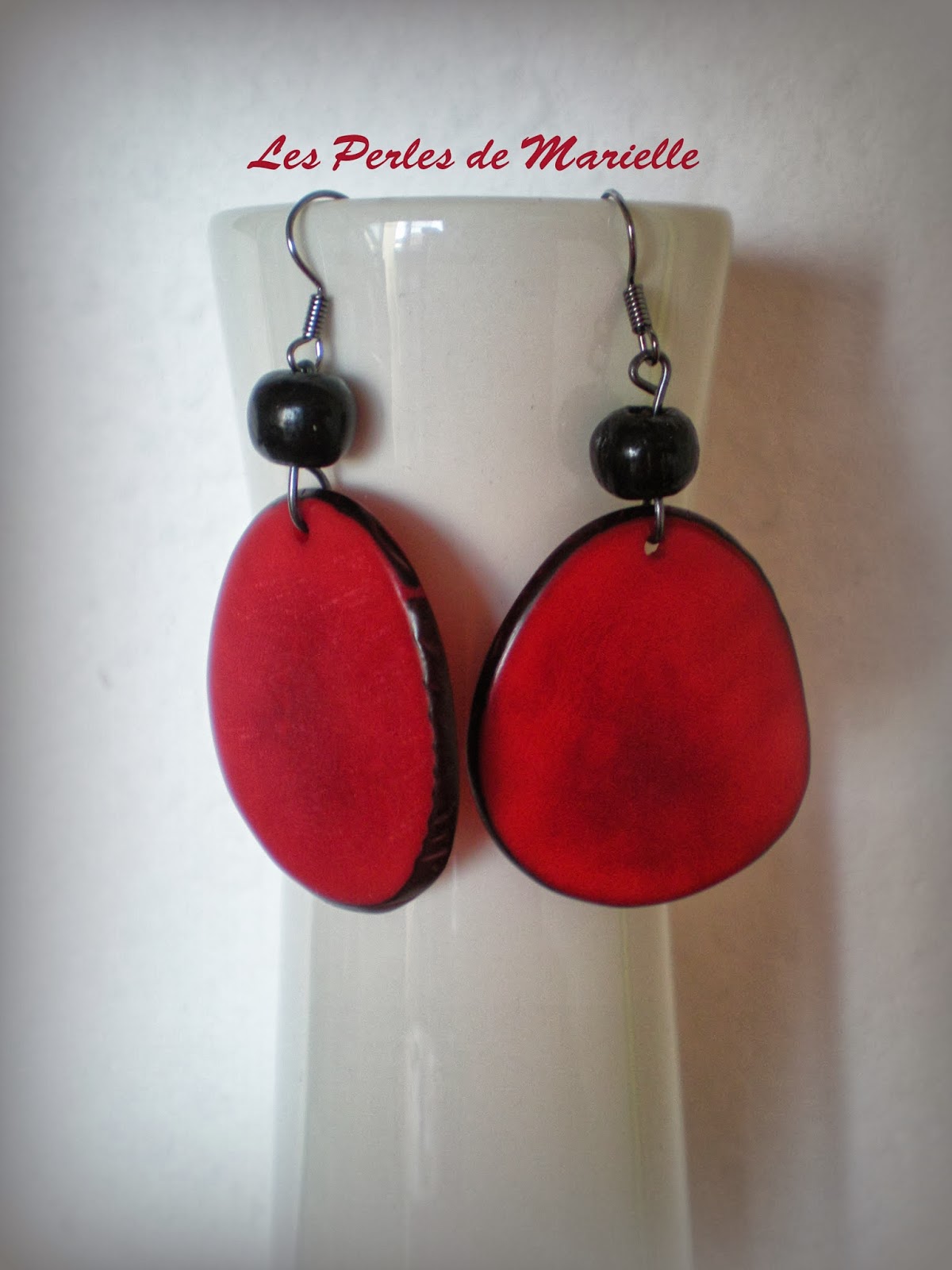 http://www.alittlemarket.com/boucles-d-oreille/fr_boucles_d_oreille_en_ivoire_vegetal_tagua_rouge-7795485.html