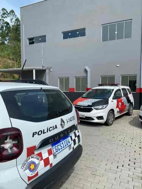 Homem é preso após dar golpes de marteladas na cabeça da esposa em Eldorado