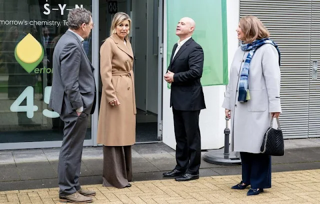 Queen Maxima wore a wool and cashmere coat by Max Mara, and a white silk blouse by Hugo Boss. Prada earrings